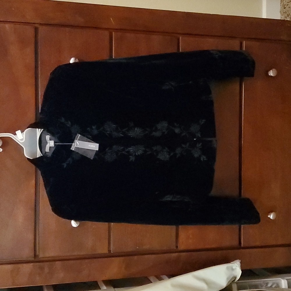 Velour Apt. 9 women's jacket. Size 6.